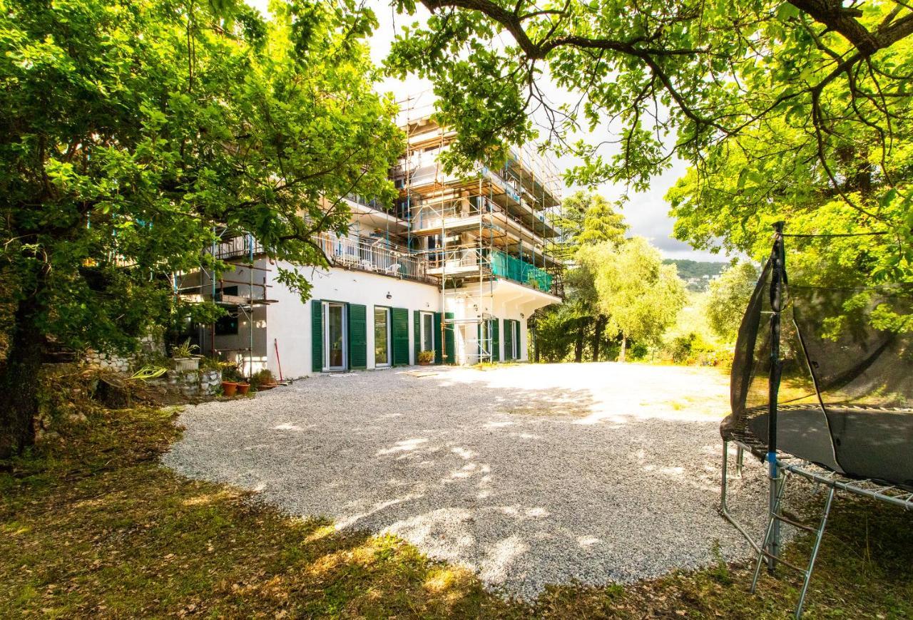 Chiavari Cozy Apartments In Villa With Shared Garden & Parking Exteriör bild